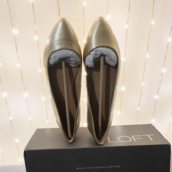 NWT/NIB LOFT Aubrey Pointy Toe Flat 7.5 Matte Gold - Picture 6 of 9